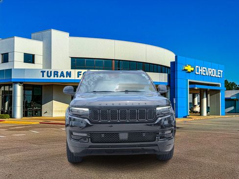 Used 2024 Jeep Wagoneer L Series II AWD/4WD image 10