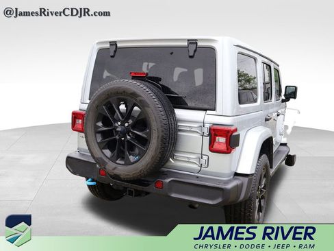Used 2023 Jeep Wrangler Unlimited Sahara w/ Cold Weather Group AWD/4WD image 12