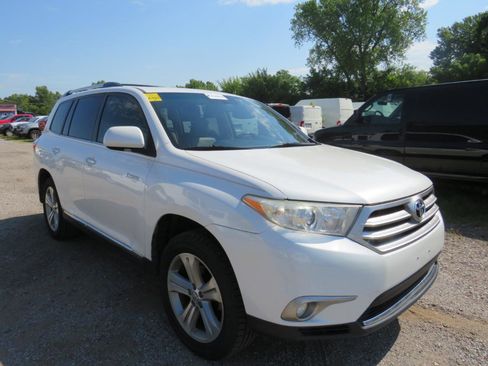 Used 2013 Toyota Highlander Limited FWD image 3