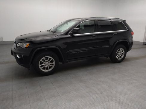Used 2018 Jeep Grand Cherokee Laredo AWD/4WD image 2