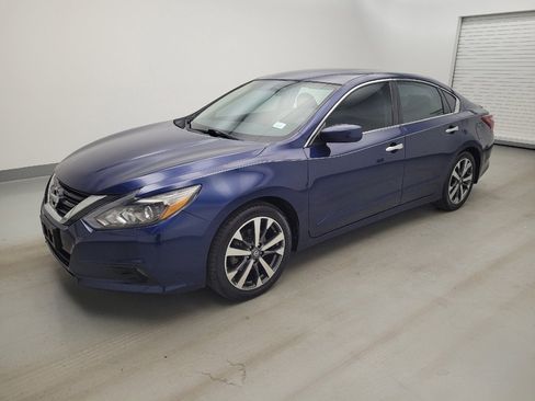 Used 2017 Nissan Altima 2.5 SR FWD image 2