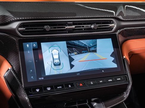 Used 2026 Aston Martin Vanquish Convertible RWD image 32