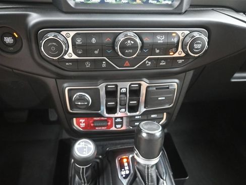 Used 2023 Jeep Wrangler Unlimited Rubicon w/ LED Lighting Group AWD/4WD image 18