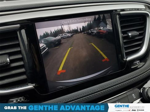 Used 2019 Chrysler Pacifica Limited image 18