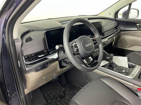 New 2026 Kia Carnival image 2