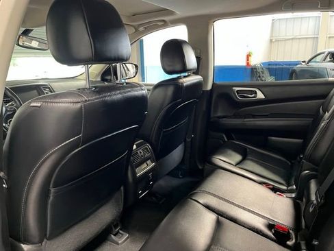 Used 2017 Nissan Pathfinder Platinum w/ Midnight Edition Package FWD image 17