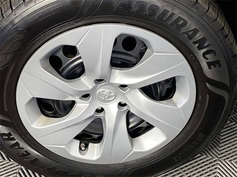 Used 2022 Toyota RAV4 LE image 29