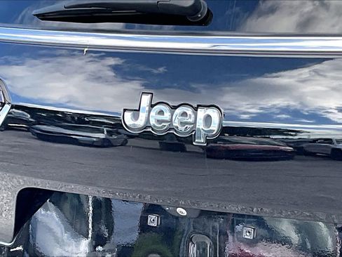 Used 2024 Jeep Grand Cherokee L Limited w/ Luxury Tech Group II RWD image 28