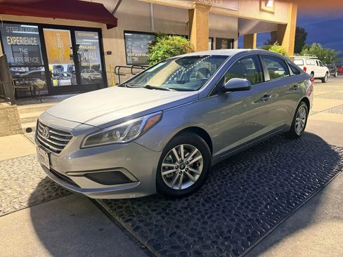 Used 2017 Hyundai Sonata SE image 1