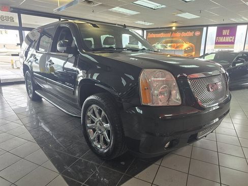 Used 2013 GMC Yukon XL Denali image 3