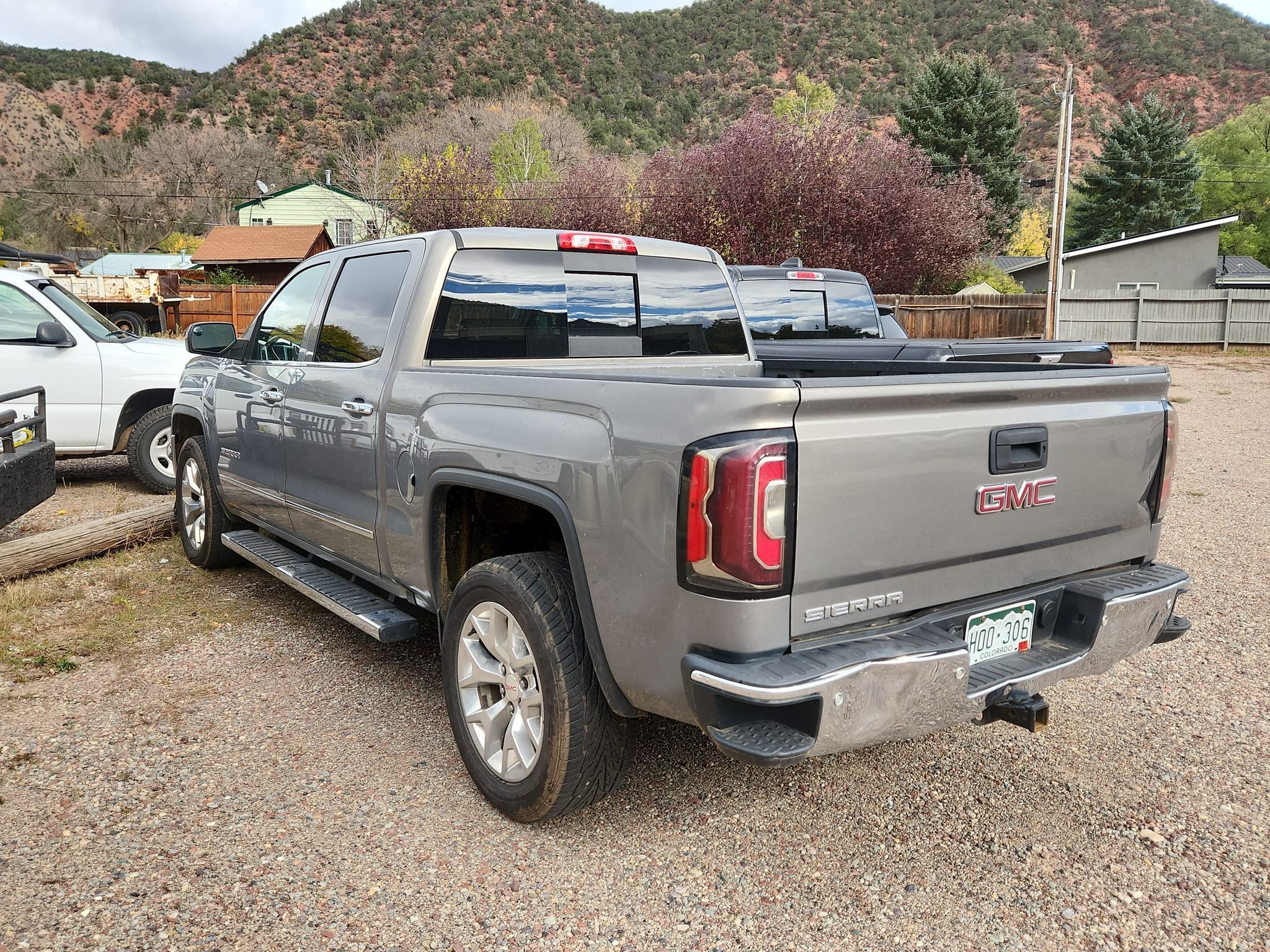 Used 2017 GMC Sierra 1500 SLT w/ SLT Premium Package AWD/4WD image 3