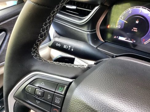 Used 2025 Jeep Grand Cherokee Limited w/ Luxury Tech Group II AWD/4WD image 55