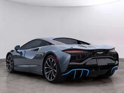 Used 2023 McLaren Artura RWD image 5