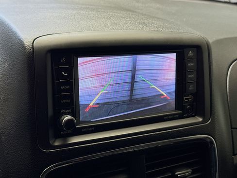 Used 2020 Dodge Grand Caravan SE image 9