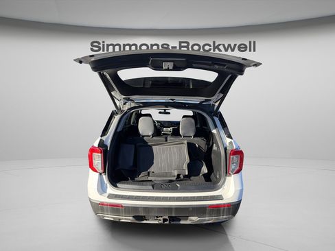 Used 2023 Ford Explorer XLT image 7