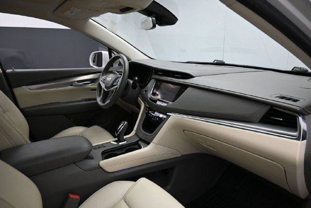 Used 2017 Cadillac XT5 Premium Luxury FWD image 36