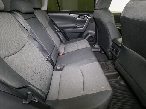 Used 2022 Toyota RAV4 XLE w/ XLE Grade Weather Package AWD/4WD image 21