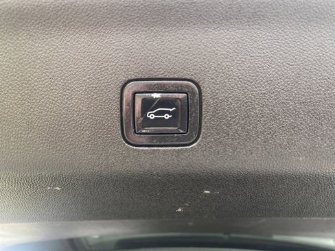 Used 2023 Chevrolet Suburban High Country image 24