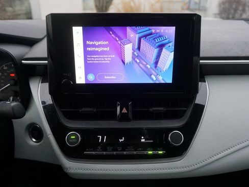 Used 2024 Toyota Corolla SE w/ SE Premium Package image 7