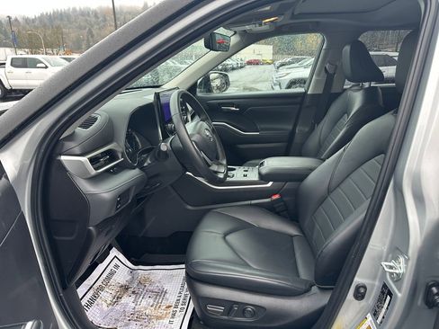 Certified 2023 Toyota Highlander XLE image 14