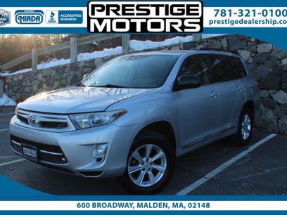 Used 2011 Toyota Highlander Hybrid w/ Cold Weather Pkg