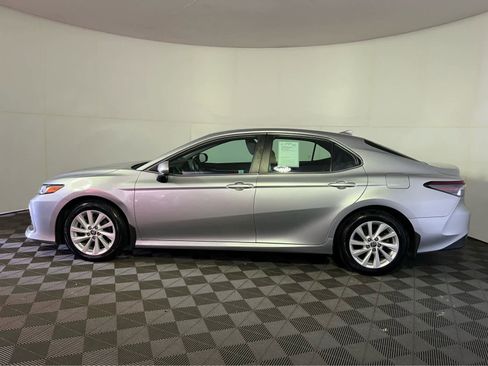 Used 2022 Toyota Camry LE image 4