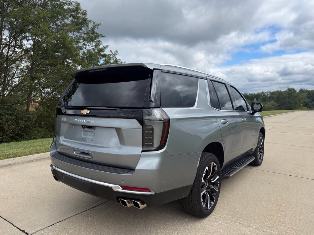 Used 2025 Chevrolet Tahoe High Country AWD/4WD image 3
