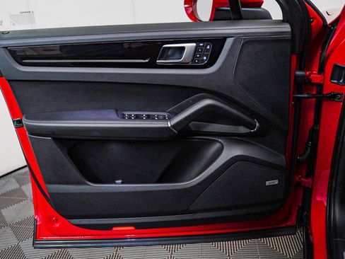 Certified 2022 Porsche Cayenne S image 25