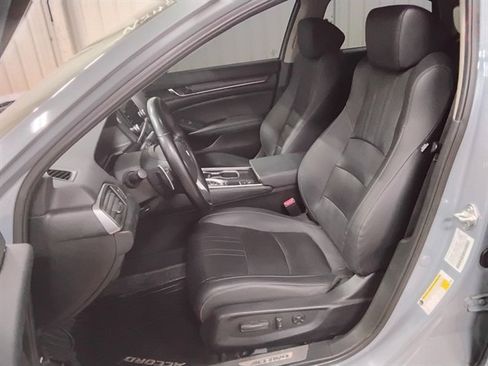Used 2021 Honda Accord Touring image 10
