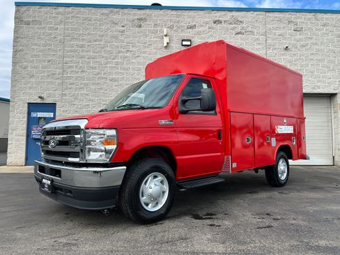 New 2026 Ford E-350 and Econoline 350 Super Duty w/ Interior Upgrade Package RWD image 3
