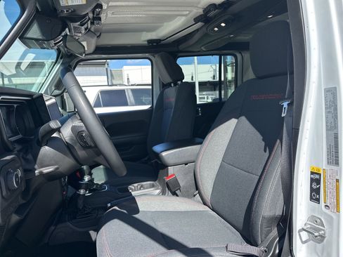 Used 2025 Jeep Wrangler Unlimited Rubicon AWD/4WD image 10