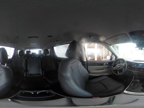 Used 2026 Kia Carnival FWD image 45