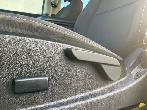 Used 2022 Chevrolet Colorado LT w/ LT Convenience Package image 34