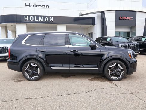 Used 2025 Kia Telluride S FWD image 2