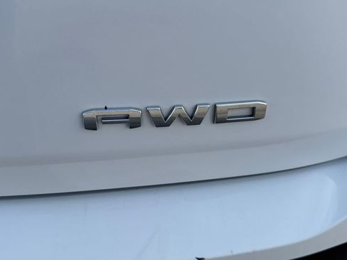 Used 2024 GMC Terrain SLE image 6