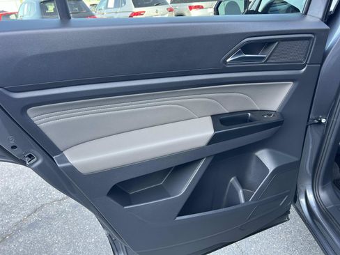 Certified 2021 Volkswagen Atlas Cross Sport SE w/ Panoramic Sunroof Package FWD image 20