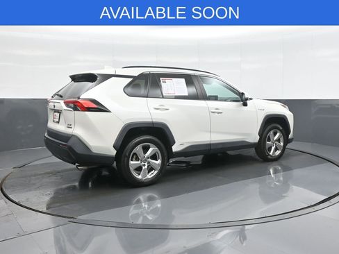 Used 2021 Toyota RAV4 XLE Premium AWD/4WD image 7