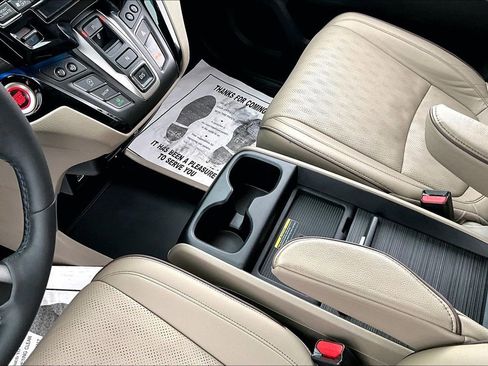 Used 2023 Honda Odyssey Elite image 17