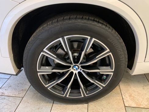 Used 2022 BMW X5 xDrive40i w/ M Sport Package AWD/4WD image 12