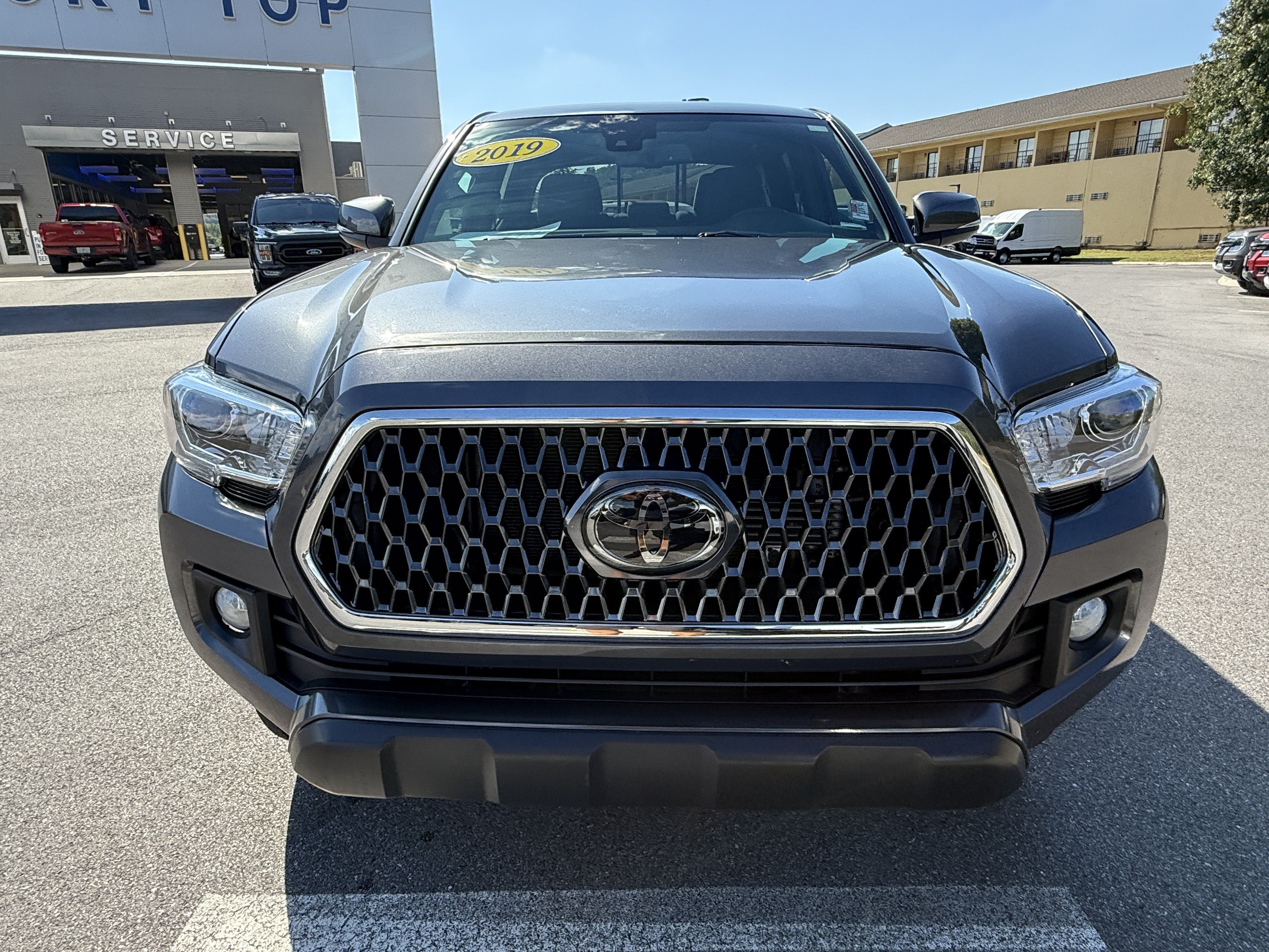 Used 2019 Toyota Tacoma TRD Off-Road AWD/4WD image 2