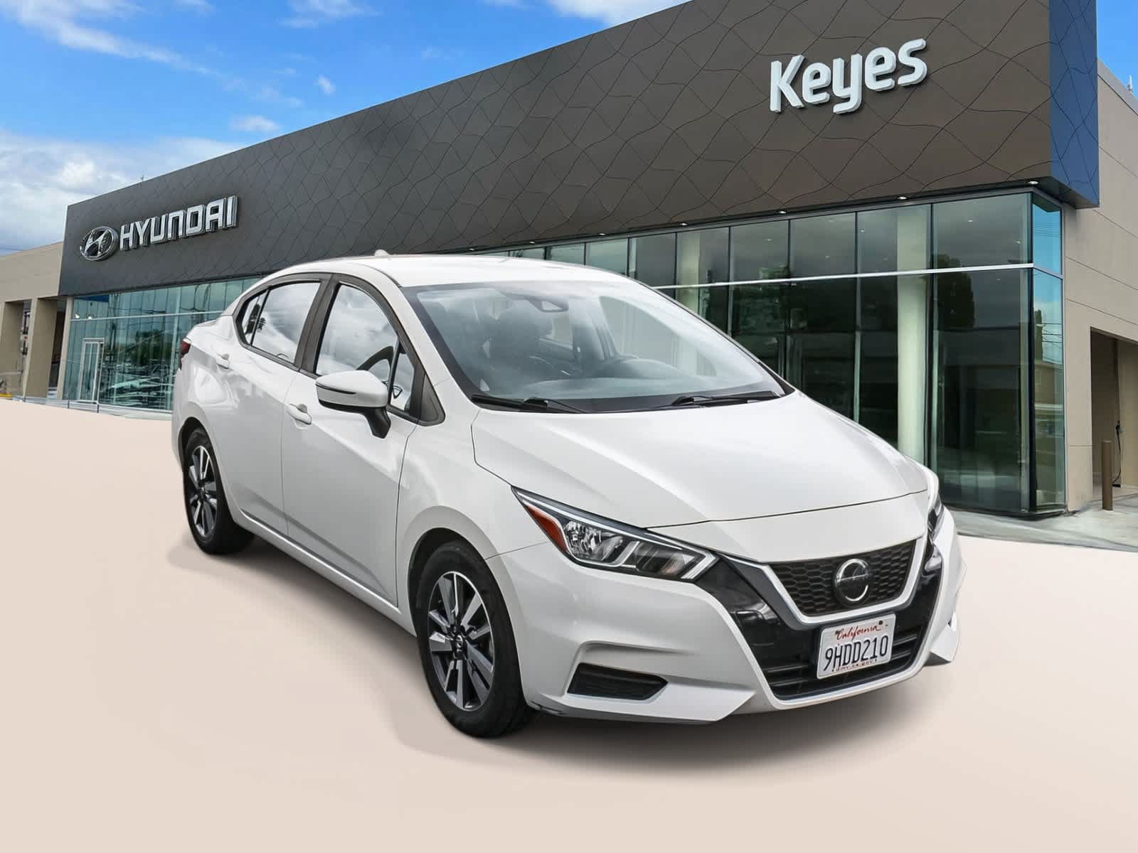 Used 2020 Nissan Versa SV FWD image 3