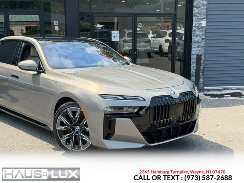 Used 2023 BMW 760i xDrive w/ Luxury Rear Seating Package AWD/4WD image 3