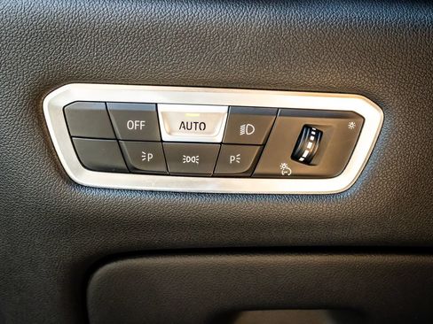 Used 2022 BMW X5 sDrive40i w/ M Sport Package RWD image 18