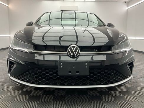 Used 2025 Volkswagen Jetta SE FWD image 2