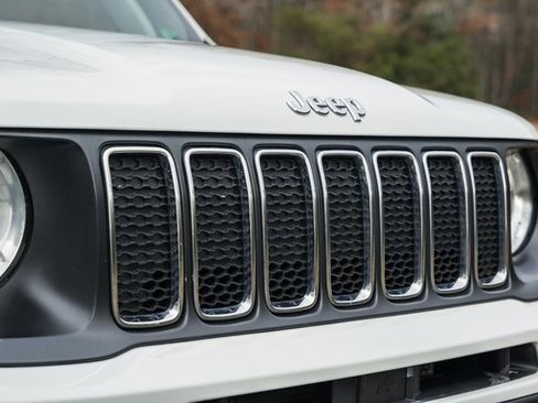 Used 2019 Jeep Renegade Latitude w/ Cold Weather Group image 11