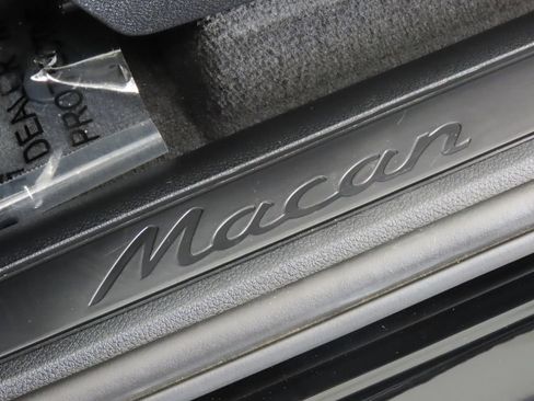 Certified 2025 Porsche Macan AWD/4WD image 42
