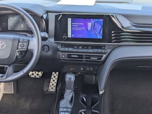 Used 2025 Toyota Camry SE image 16