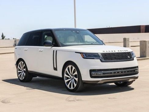 New 2025 Land Rover Range Rover SE image 3