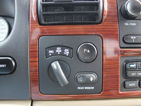 Used 2006 Ford F250 Lariat image 26