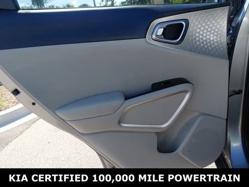 Used 2025 Kia Soul LX w/ LX Technology Package FWD image 21